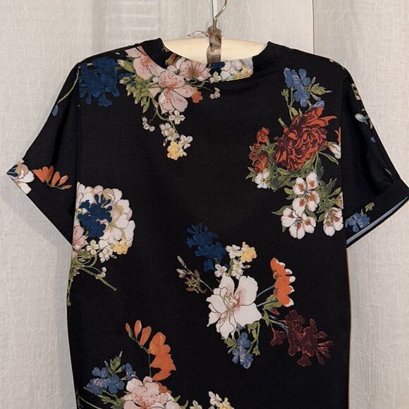 SHEIN 2X Black Floral Magnolia Short Drop Sleeve V Neck Blouse - Picture 4 of 12